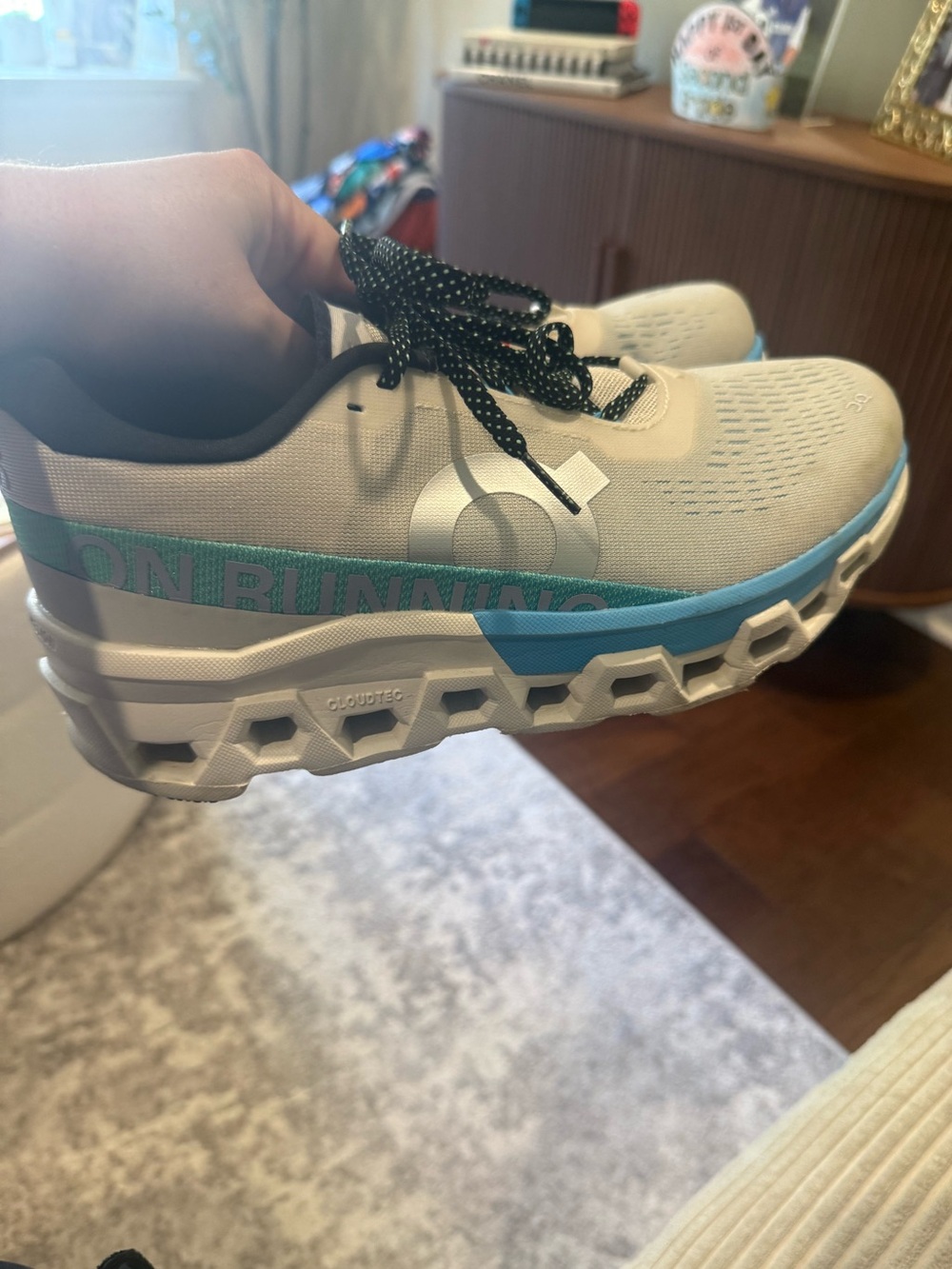 On Running women’s cloudmonster 9.5 EUC